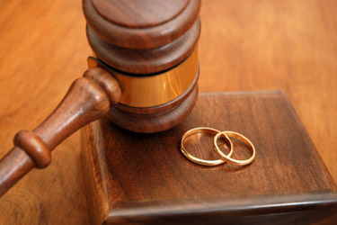 امامی طلاق توافقی که زن متقاضی وقوع آن است را باید غیرقابل رجوع بدانیم
